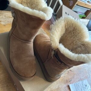 UGG Women's Tan Sheepskin Boots
